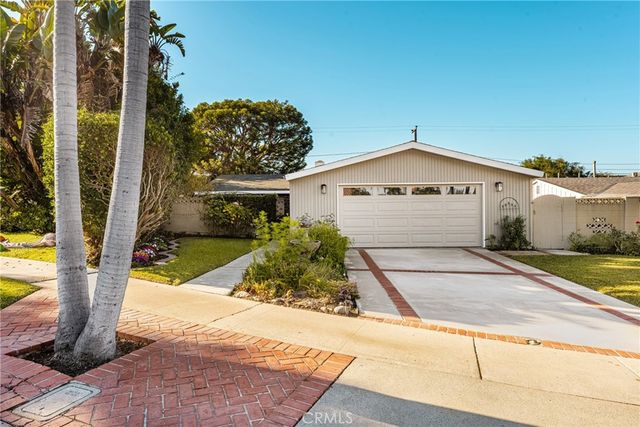 337 Vista Baya, Costa Mesa, CA 92627