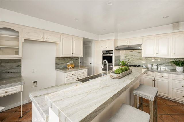 337 Vista Baya, Costa Mesa, CA 92627