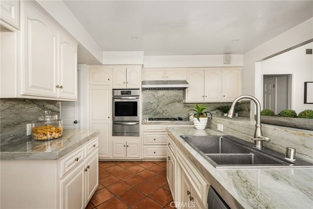 337 Vista Baya, Costa Mesa, CA 92627