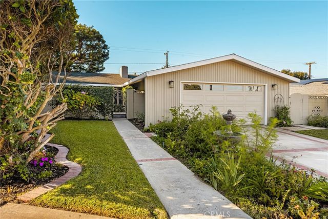 337 Vista Baya, Costa Mesa, CA 92627