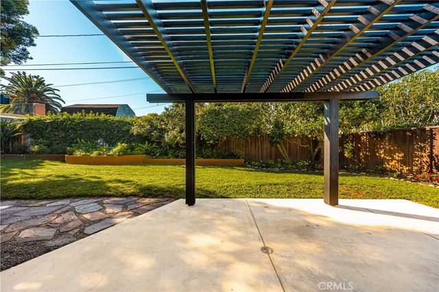 337 Vista Baya, Costa Mesa, CA 92627