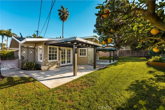 337 Vista Baya, Costa Mesa, CA 92627