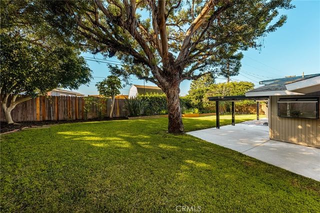 337 Vista Baya, Costa Mesa, CA 92627