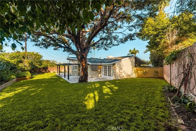 337 Vista Baya, Costa Mesa, CA 92627