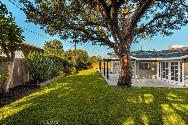 337 Vista Baya, Costa Mesa, CA 92627