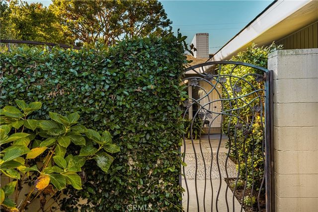 337 Vista Baya, Costa Mesa, CA 92627