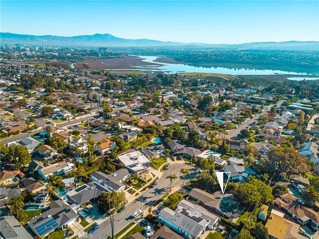 337 Vista Baya, Costa Mesa, CA 92627