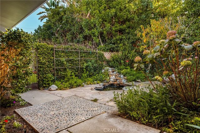 337 Vista Baya, Costa Mesa, CA 92627