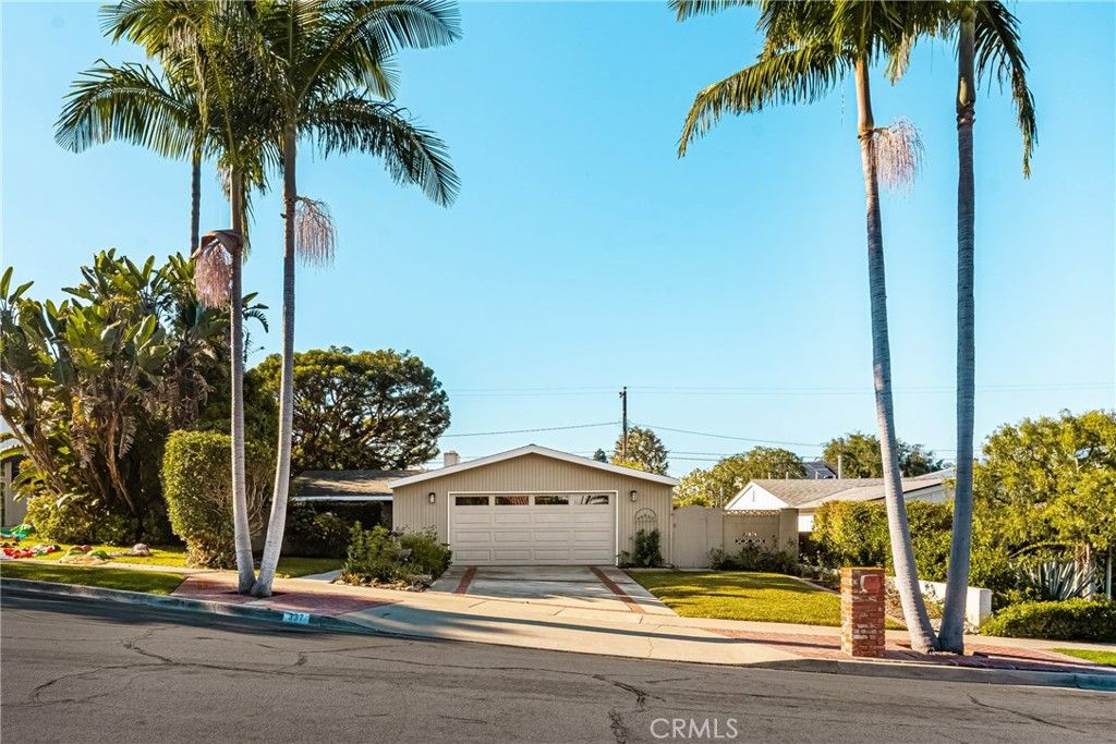 337 Vista Baya, Costa Mesa, CA 92627
