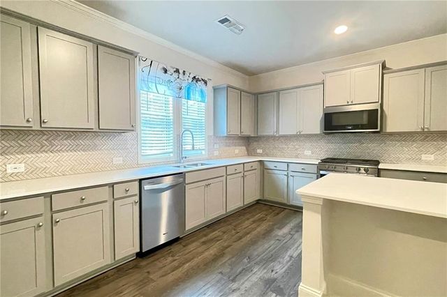 353 VISTA Lane, Woodstock, GA 30189