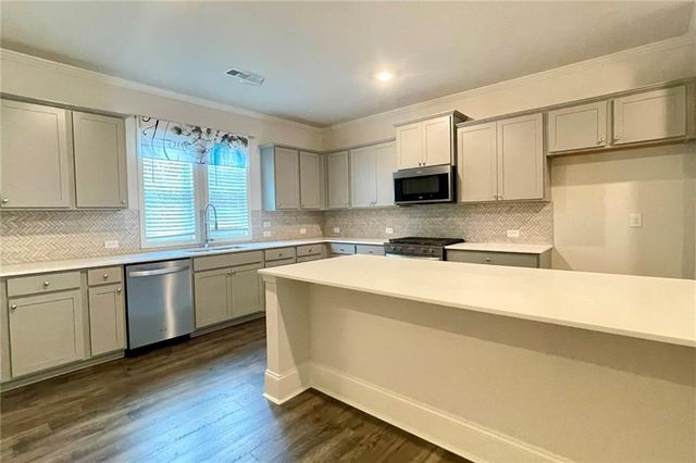 353 VISTA Lane, Woodstock, GA 30189