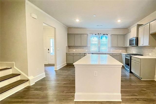353 VISTA Lane, Woodstock, GA 30189