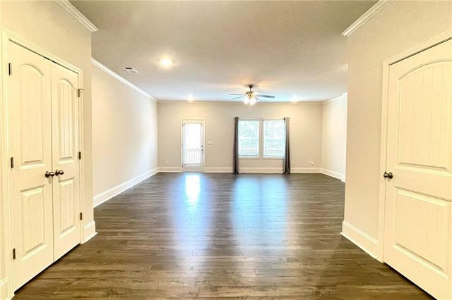 353 VISTA Lane, Woodstock, GA 30189