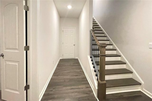 353 VISTA Lane, Woodstock, GA 30189