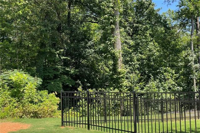 353 VISTA Lane, Woodstock, GA 30189