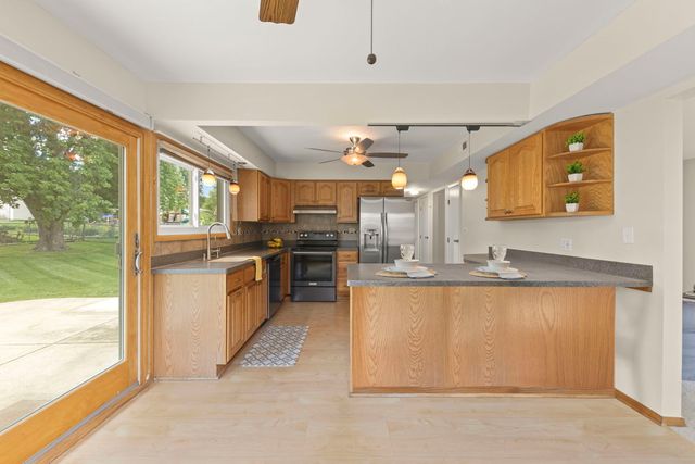100 Ellington Drive, Schaumburg, IL 60194