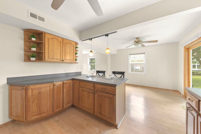 100 Ellington Drive, Schaumburg, IL 60194
