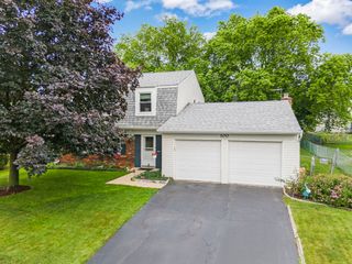 100 Ellington Drive, Schaumburg, IL 60194