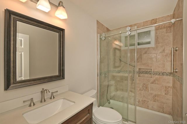 26 Richmond Boulevard 2A, Ronkonkoma, NY 11779