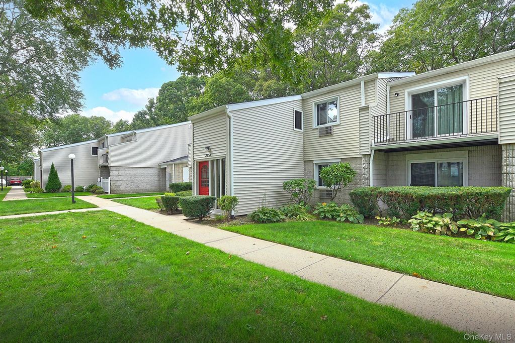 26 Richmond Boulevard 2A, Ronkonkoma, NY 11779 — photo 4