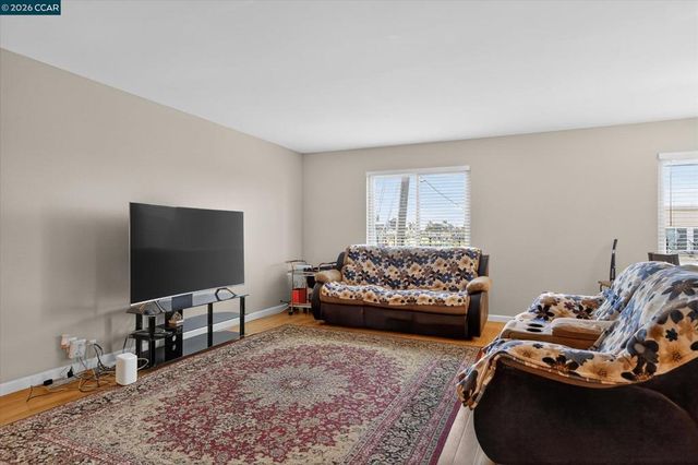 581 Price St, Daly City, CA 94014