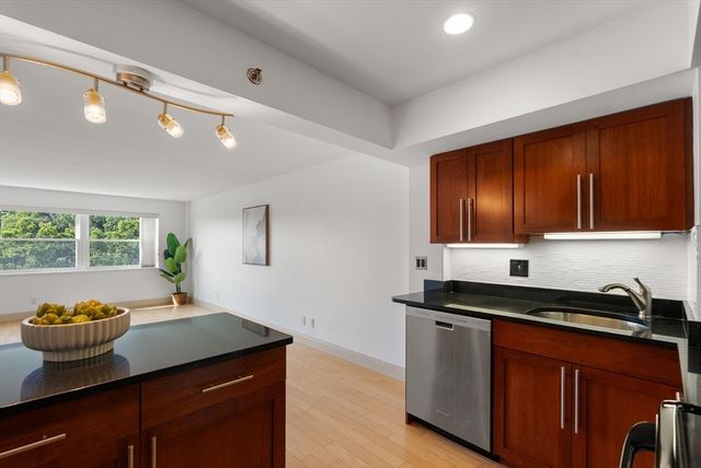 1600 Beacon St 902, Brookline, MA 02446