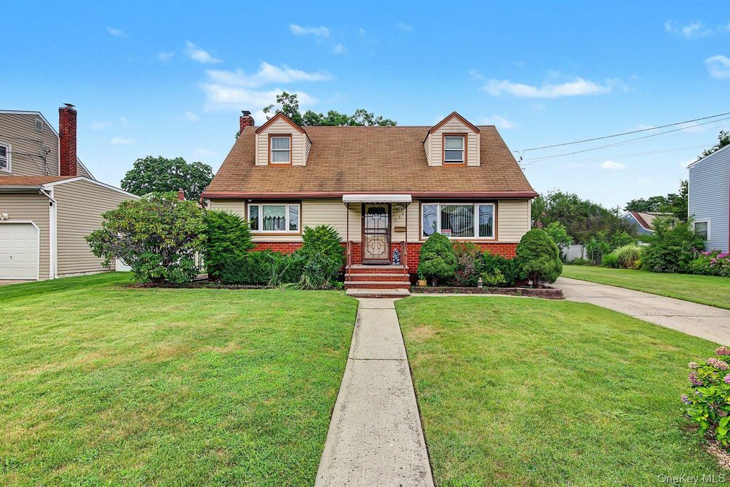 240 28th Street, Copiague, NY 11726 — exterior