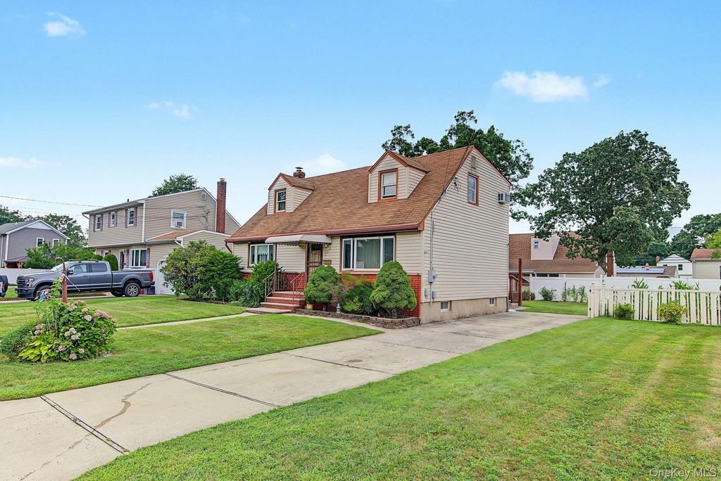 240 28th Street, Copiague, NY 11726 — photo 2