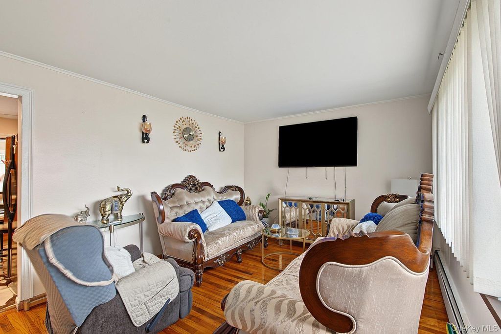 240 28th Street, Copiague, NY 11726 — photo 3