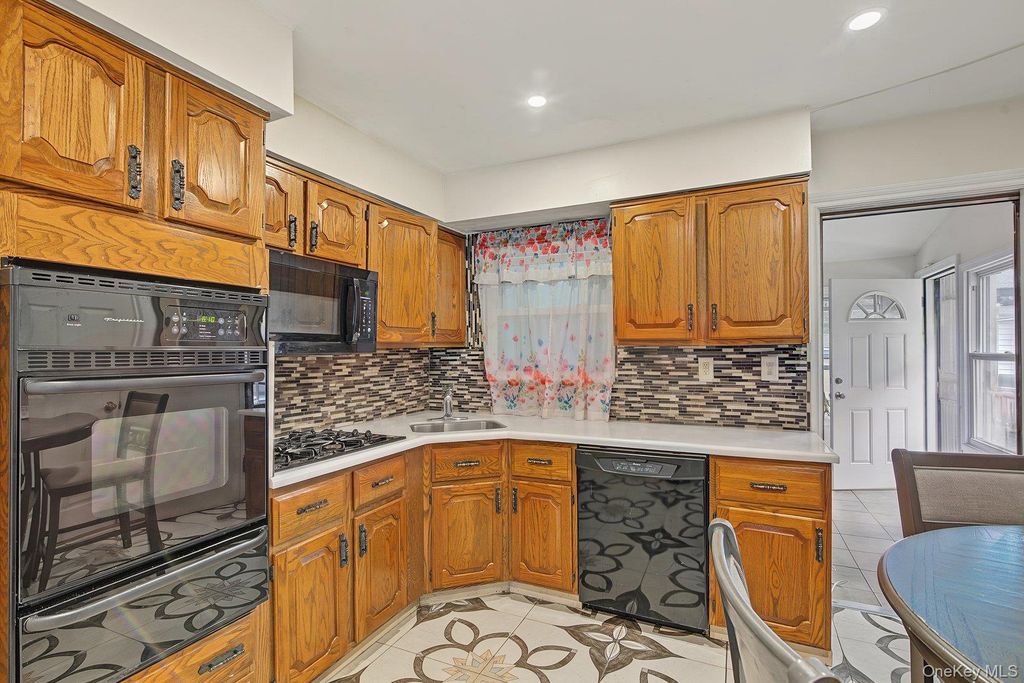 240 28th Street, Copiague, NY 11726 — photo 4