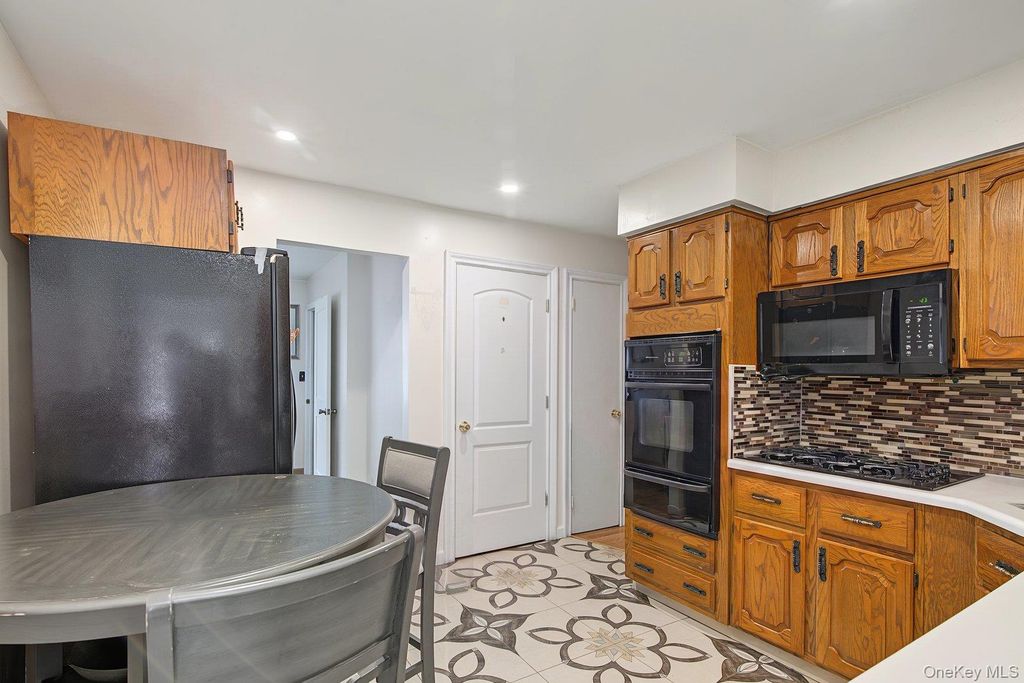 240 28th Street, Copiague, NY 11726 — photo 5