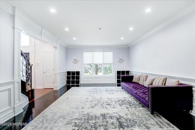 11 Hemingway Court, Morganville, NJ 07751