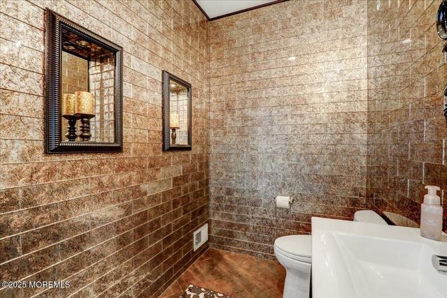 11 Hemingway Court, Morganville, NJ 07751