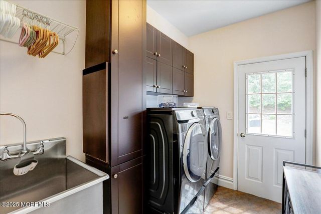 11 Hemingway Court, Morganville, NJ 07751