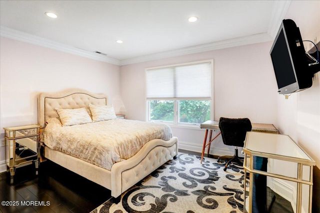 11 Hemingway Court, Morganville, NJ 07751
