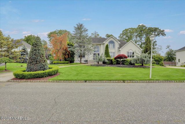 11 Hemingway Court, Morganville, NJ 07751