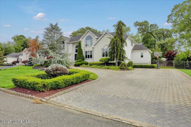 11 Hemingway Court, Morganville, NJ 07751