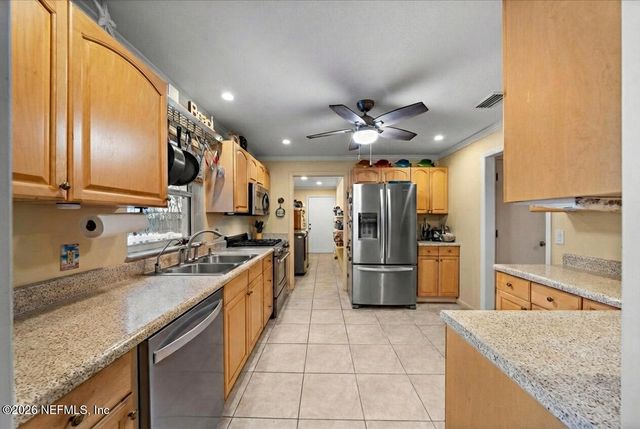 118 W CAMELOT Drive -, Palatka, FL 32177