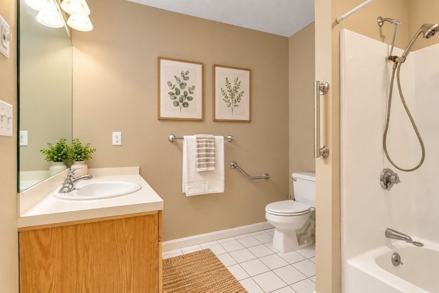 115 Revere St D, Canton, MA 02021