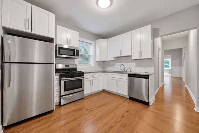5039 W Cullom Avenue 2, Chicago, IL 60641