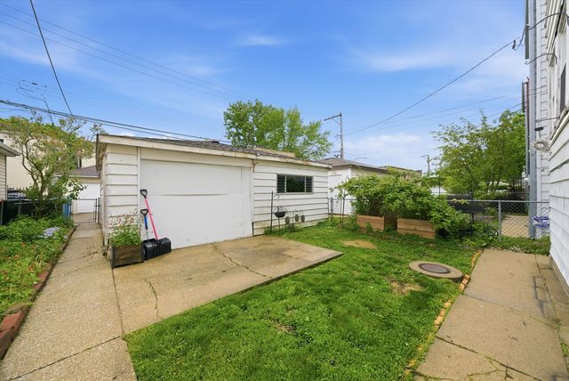 5039 W Cullom Avenue 2, Chicago, IL 60641