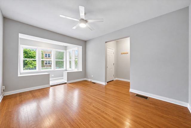 5039 W Cullom Avenue 2, Chicago, IL 60641