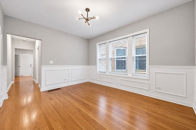 5039 W Cullom Avenue 2, Chicago, IL 60641