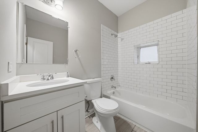 5039 W Cullom Avenue 2, Chicago, IL 60641