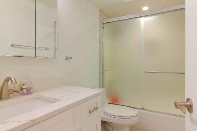 8620 W 95th Street 1A2, Hickory Hills, IL 60457