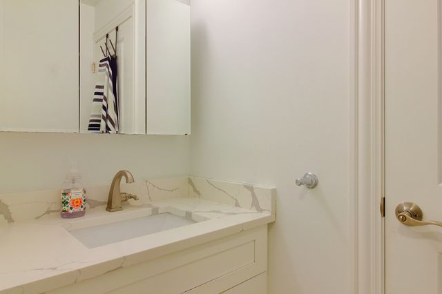 8620 W 95th Street 1A2, Hickory Hills, IL 60457