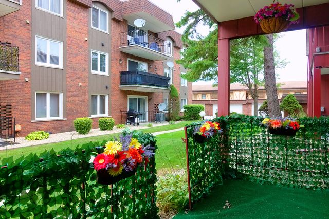 8620 W 95th Street 1A2, Hickory Hills, IL 60457