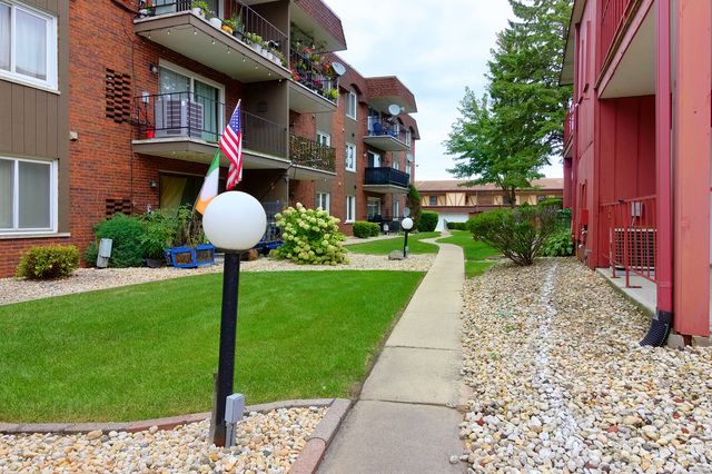8620 W 95th Street 1A2, Hickory Hills, IL 60457
