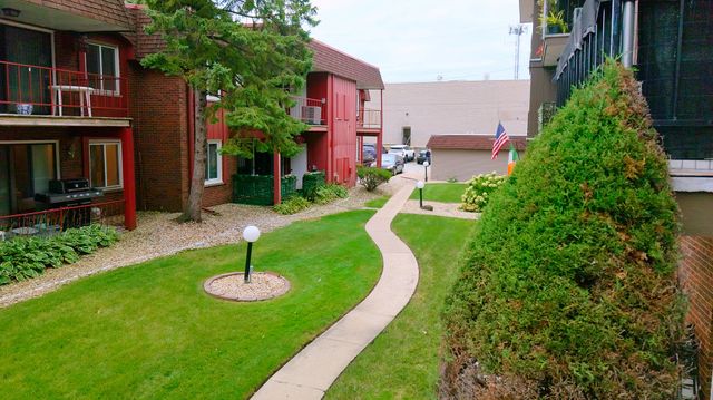8620 W 95th Street 1A2, Hickory Hills, IL 60457
