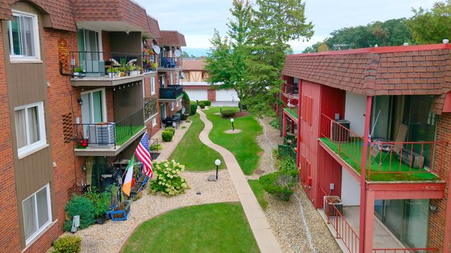 8620 W 95th Street 1A2, Hickory Hills, IL 60457